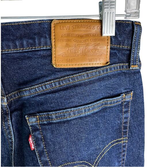 Levi's 541 Jeans Mens W31 L30 Denim Blue Dark Wash Classic Straight Cut - Picture 4 of 8